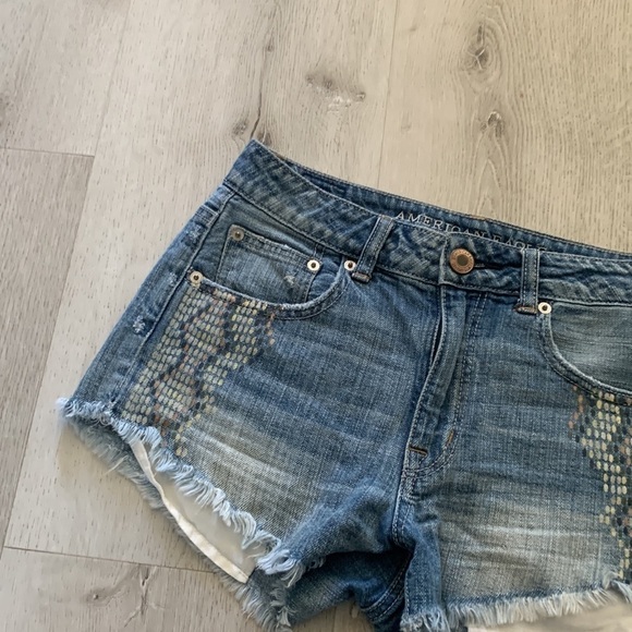 American Eagle Hi-Rise Festival Cutoff Jean‎ Shorts size 2 - Picture 9 of 10